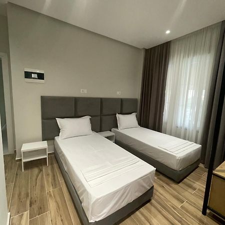 Hotel Rai Saranda Extérieur photo