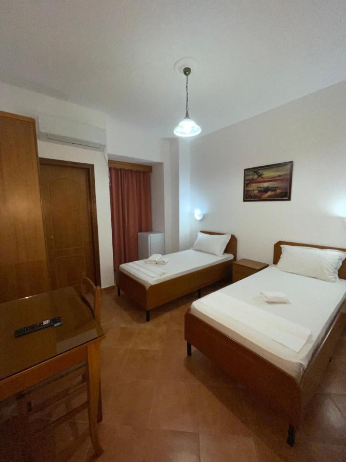 Hotel Rai Saranda Extérieur photo
