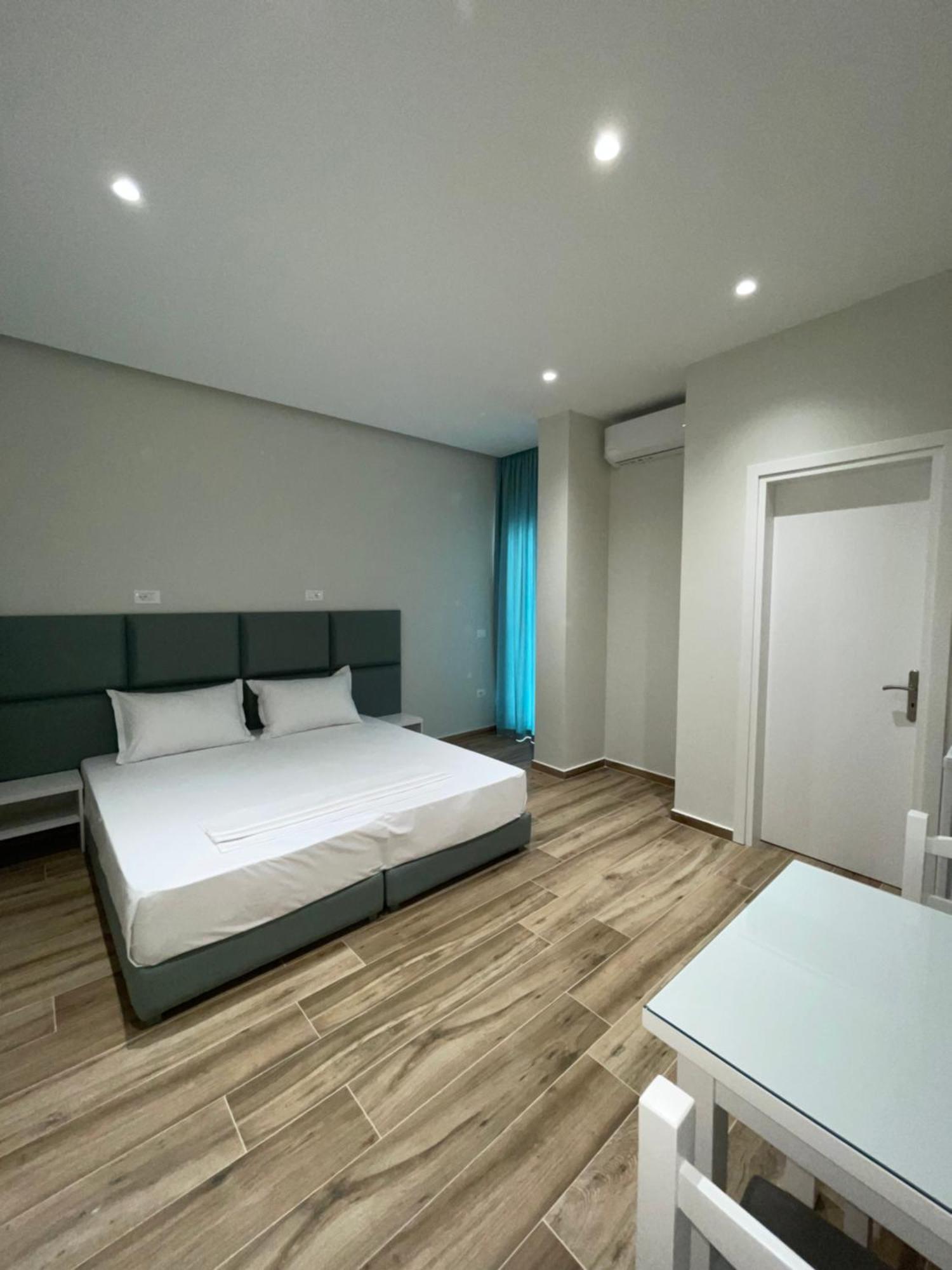 Hotel Rai Saranda Extérieur photo