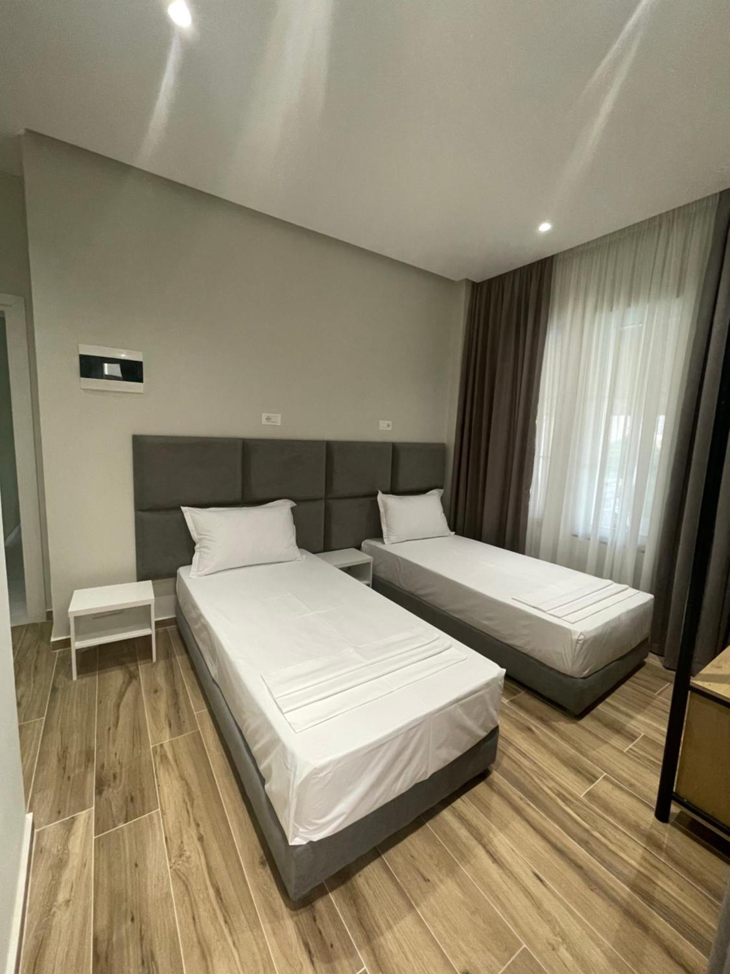 Hotel Rai Saranda Extérieur photo