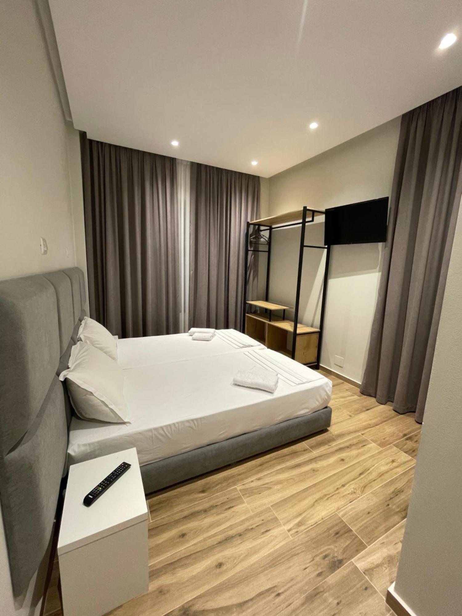 Hotel Rai Saranda Extérieur photo